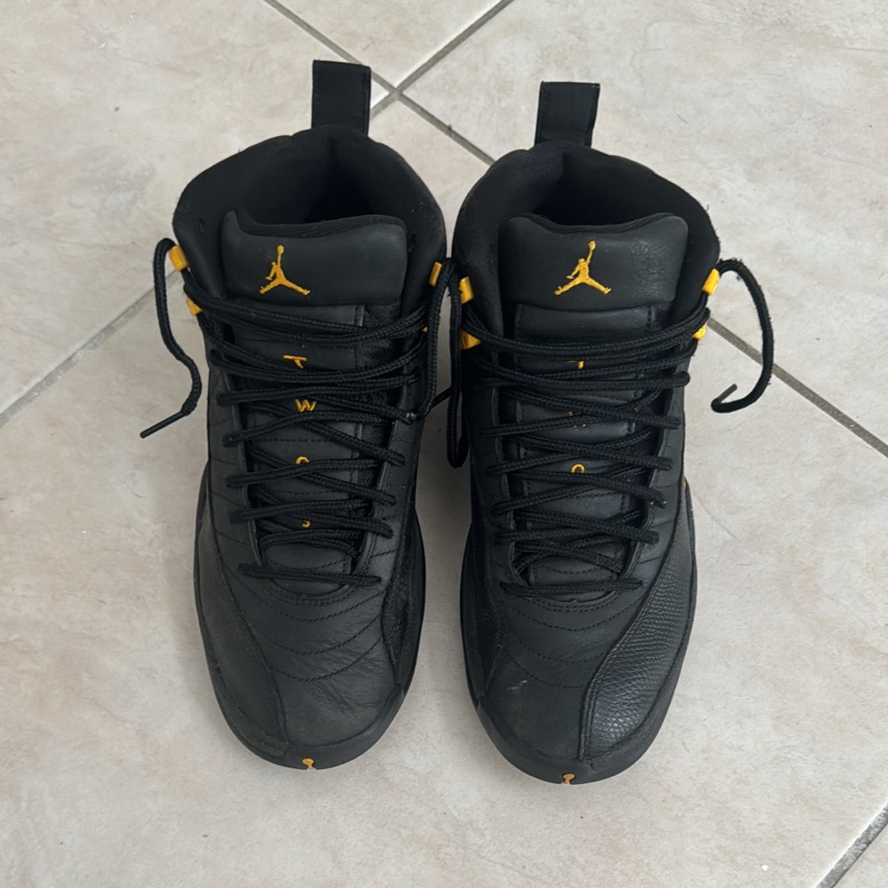 Black and gold jordans mid condition